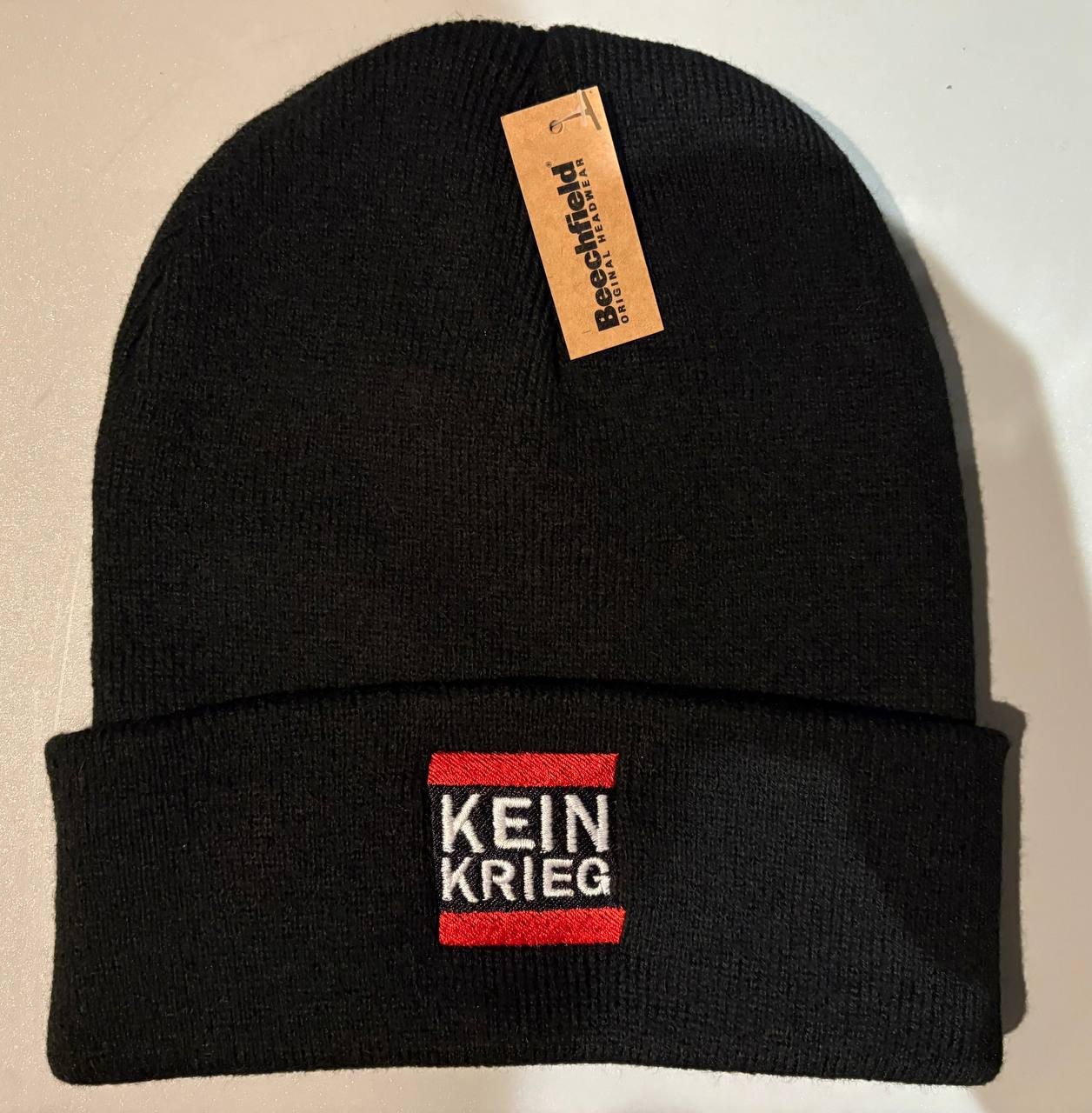 Beanie-Mütze mit Stick "Kein Krieg"